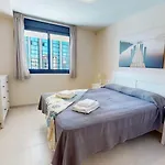 Yuka En Luminoso Con Terraza Y Piscina By Family Homes دينايا