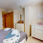 Yuka En Luminoso Con Terraza Y Piscina By Family Homes شقة