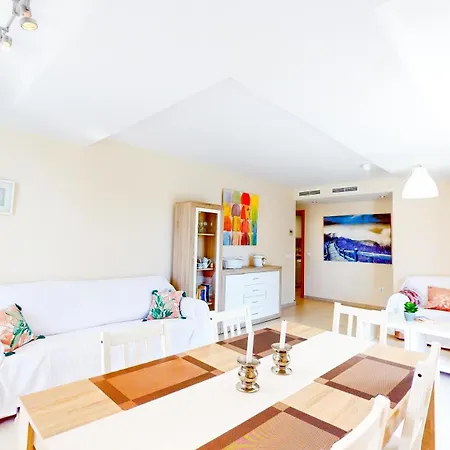 Apartment Yuka En Luminoso Con Terraza Y Piscina By Family Homes
